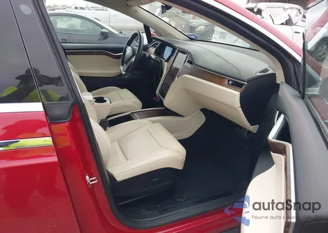 2018 Tesla Model X 100D/75D/P100D z USA, uszkodzony, nr VIN 5YJXCDE23JF087533